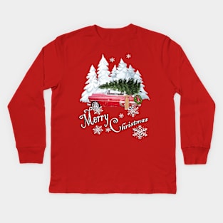 Traditional Old Fashioned Farmhouse Christmas Design: Vintage Car Hauling Tree in Snow Merry Christmas Kids Long Sleeve T-Shirt